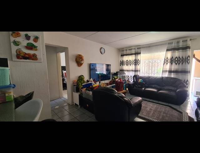 3 BEDROOM TOWNHOUSE FOR SALE IN HALFWAY GARDENS